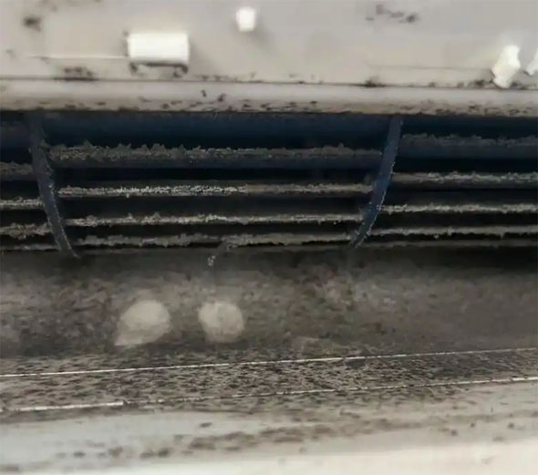 红河空调吹的风有股烧焦味是怎么回事